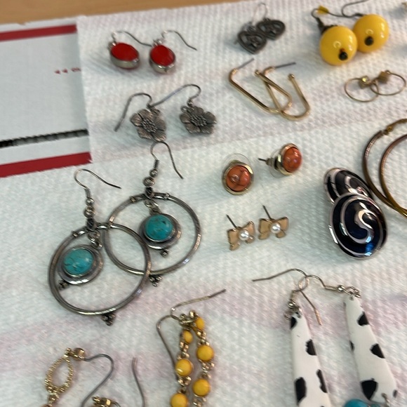 Large Lot of Earrings, 60 pairs - Picture 11 of 13